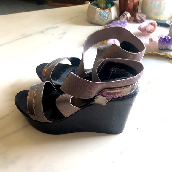 Black and silver wedges - Picture 2 of 3